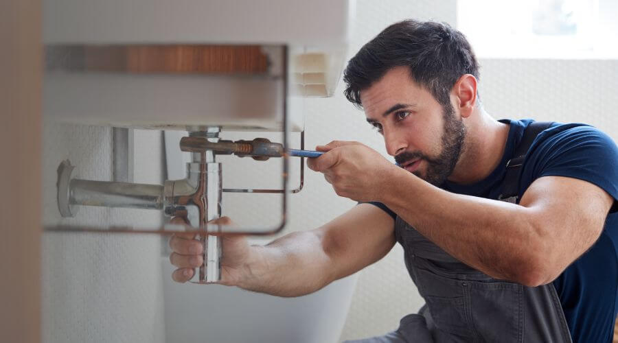 Professional water heater installation services in Staples, TX